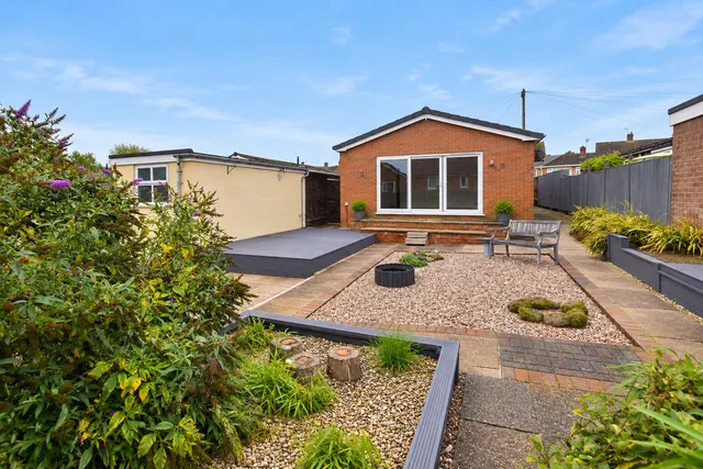 Price Close, Loggerheads, photo 2