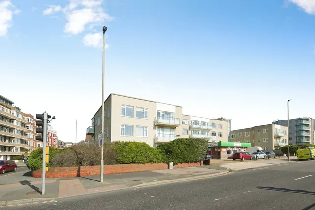 Kingsway, Hove, BN3, photo 1