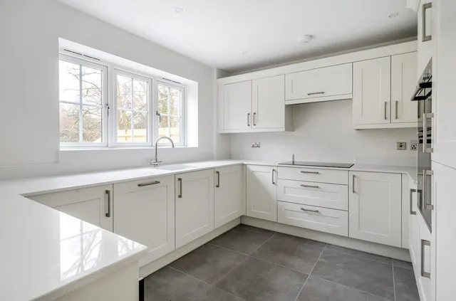 Locks Road, Locks Heath, SO31, photo 2