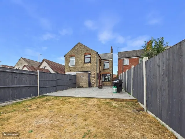 Victoria Road, South Oulton Broad, photo 1