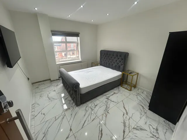Derby Road, Burton upon Trent, DE14, photo 3