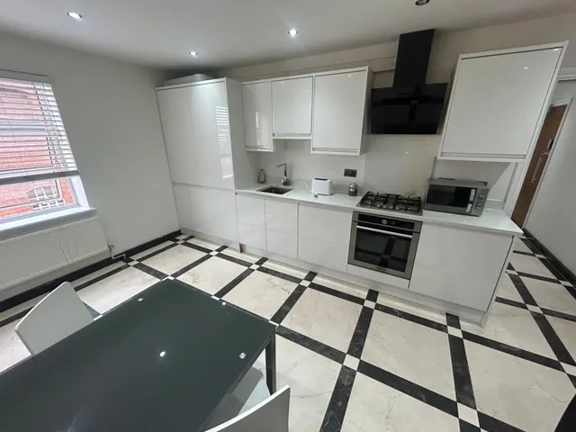 Derby Road, Burton upon Trent, DE14, photo 1