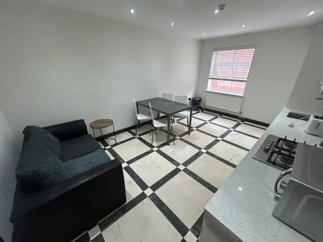 Derby Road, Burton upon Trent, DE14, photo 2