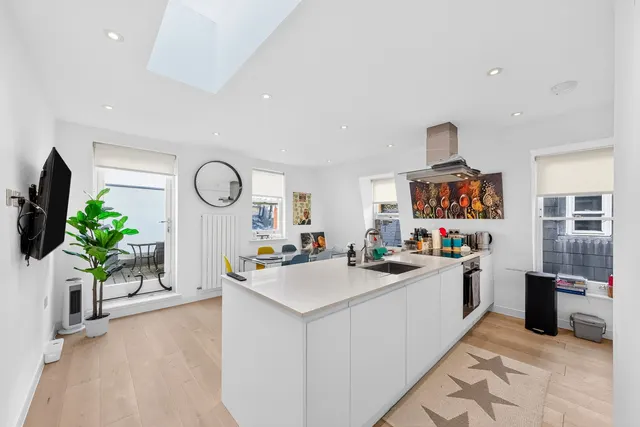 3 bedroom flat, New Kings Road, Fulham, SW6