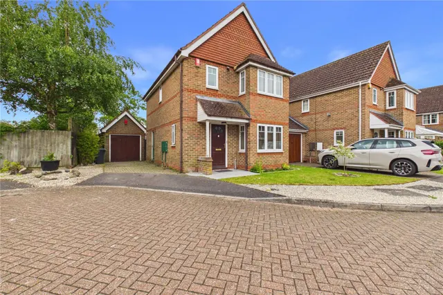 Swan Drive, Aldermaston, RG7, photo 1