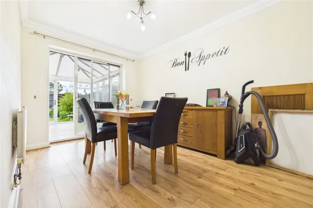 Swan Drive, Aldermaston, RG7, photo 3