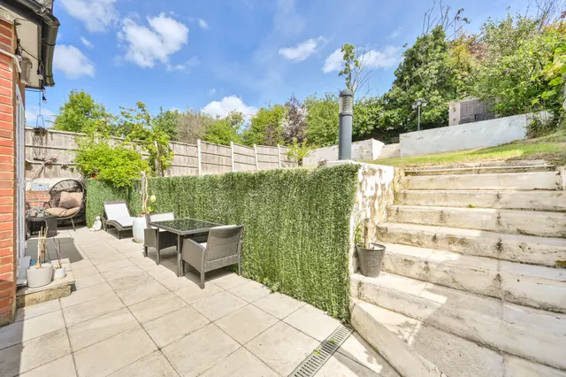 Photo 3 — 38 Barn Way, Wembley