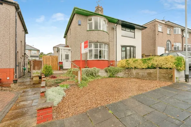 Harrogate Crescent, Burnley, BB10, photo 1