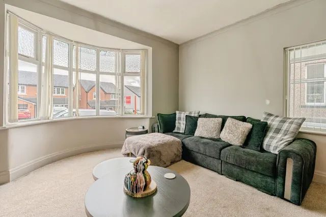 Harrogate Crescent, Burnley, BB10, photo 3