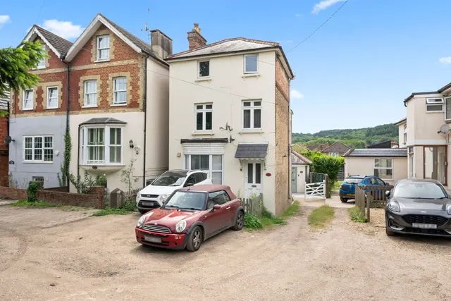 Horsham Road Holmwood, Dorking RH5 4NE, photo 1
