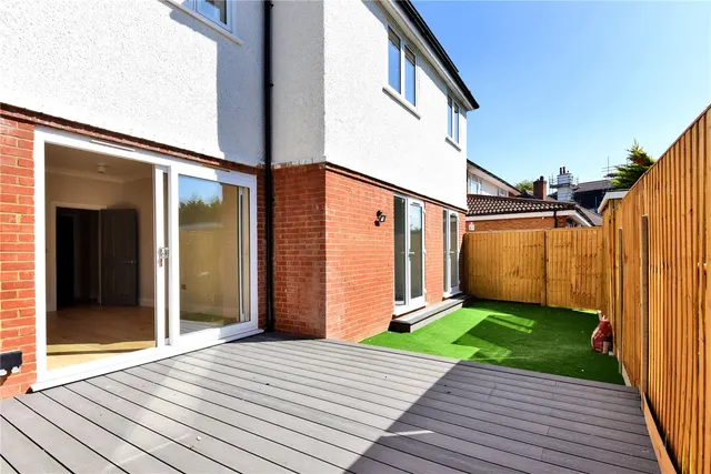 Photo 2 — Holly Oak Close, Cheam, Sutton, SM2