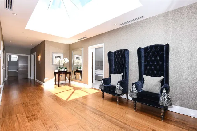 Photo 2 — Murano House, 389 Cockfosters Road, Hadley Wood, Hertfordshire, EN4 0JS