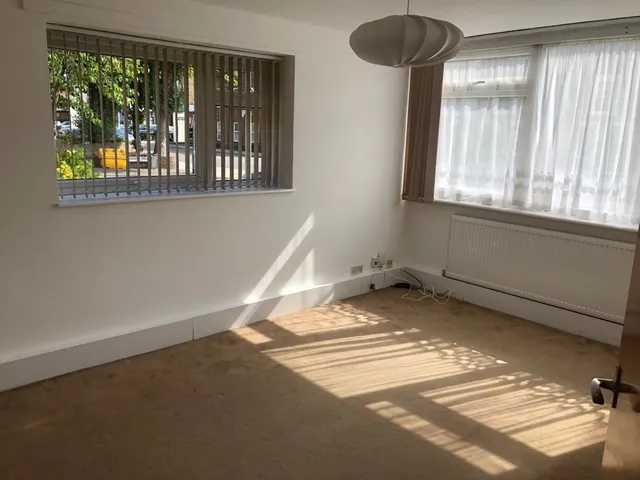 The Chiltons, South Woodford, E18, photo 2