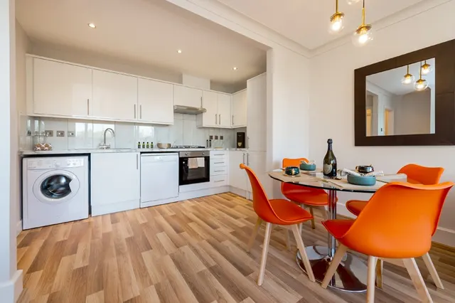 Lion Court, The Highway, E1W, photo 2