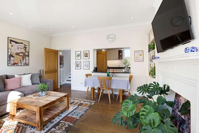 Photo 2 — New Kings Road, Fulham, London, SW6 4LS
