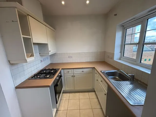 Photo 2 — 1 Symphony Close, Edgware HA8 0ED