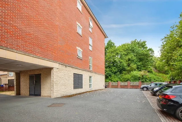 Photo 2 — Holywell Heights, Sheffield, S4