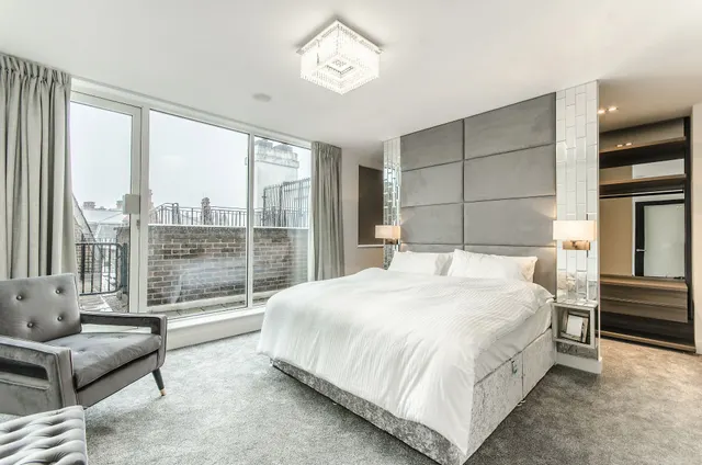 Photo 2 — Flat 11, 192 Queens Gate, London