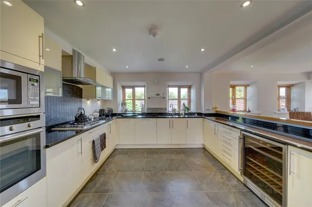 Lea End Lane, Hopwood, B48, photo 2