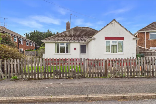 Andrews Close, Theale, RG7, photo 1