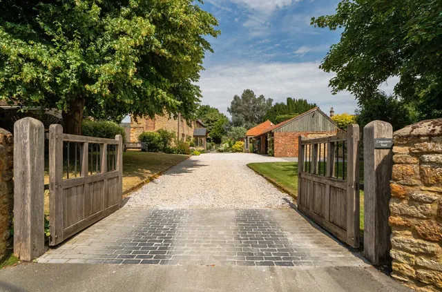 Carpenters Yard, Orlingbury, NN14, photo 1