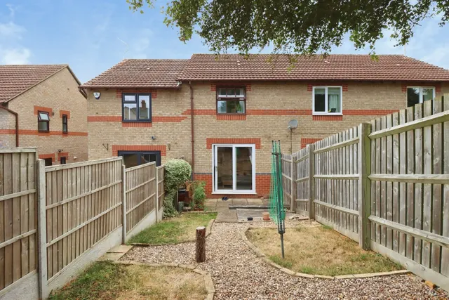 Neuville Way, Desborough, NN14, photo 2