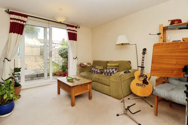 Neuville Way, Desborough, NN14, photo 3