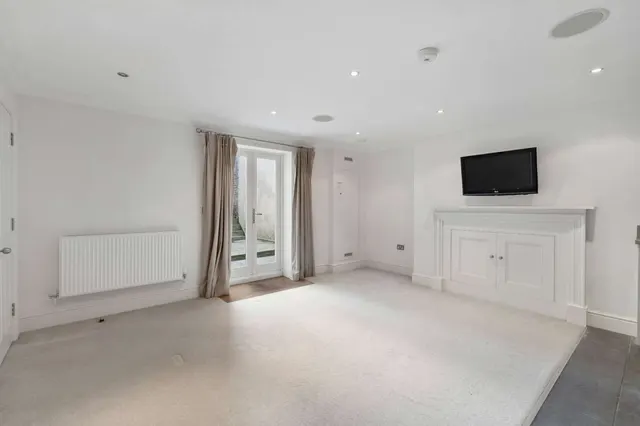Photo 3 — Royal Parade, Cheltenham, Gloucestershire, GL50 3AY