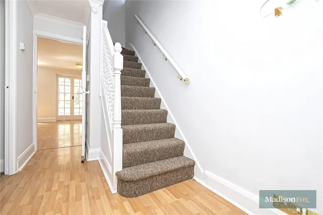 Alderton Rise, Loughton, IG10, photo 2