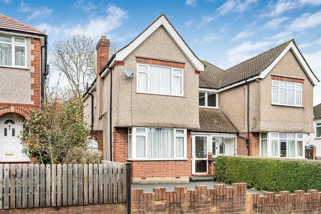 Whitton Avenue West, Greenford, UB6, photo 1