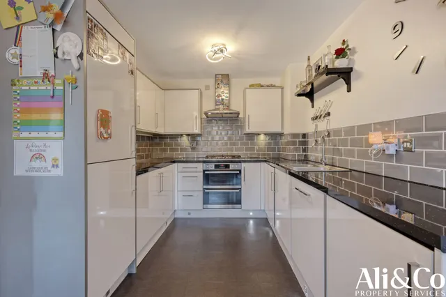 Photo 2 — Woodside Close, Grays, Essex, RM16 2DN