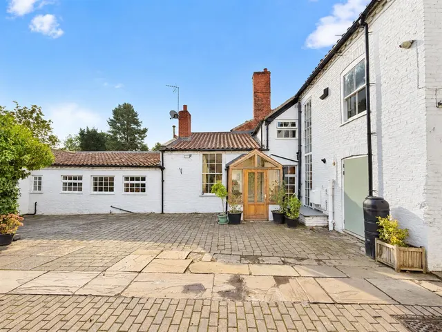 South Parade, Bawtry, photo 2