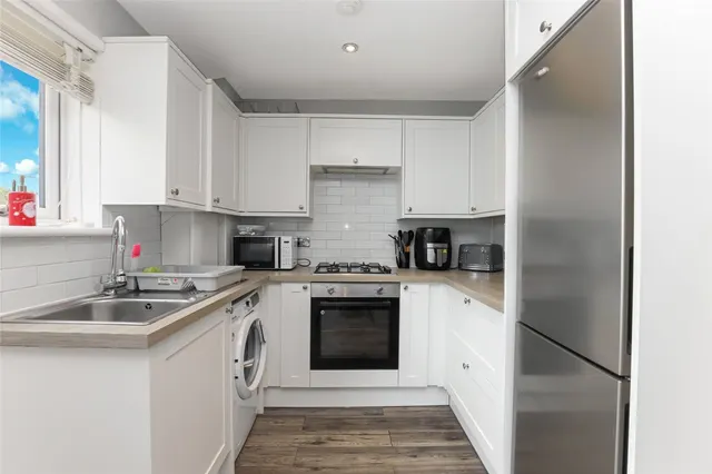 Photo 3 — Colintraive Crescent, Glasgow, G33