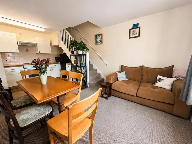 Webb Close, Pewsham, photo 2