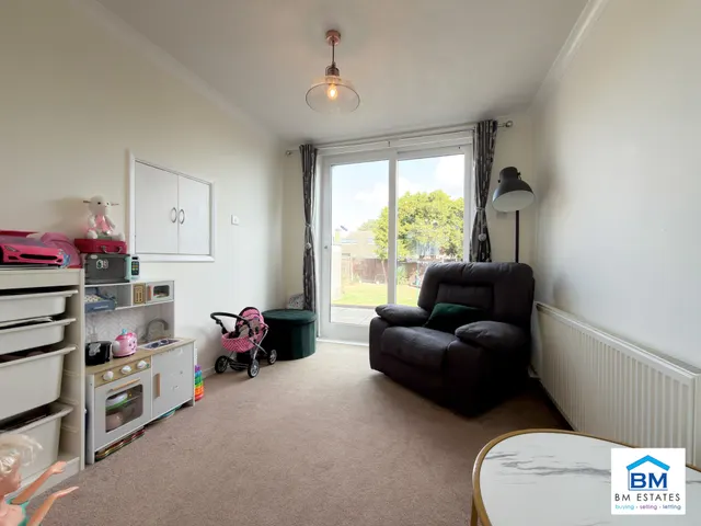 Ryegate Crescent, Birstall, LE4, photo 3