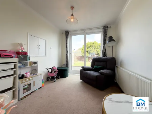 Photo 3 — Ryegate Crescent, Birstall, LE4 3HN