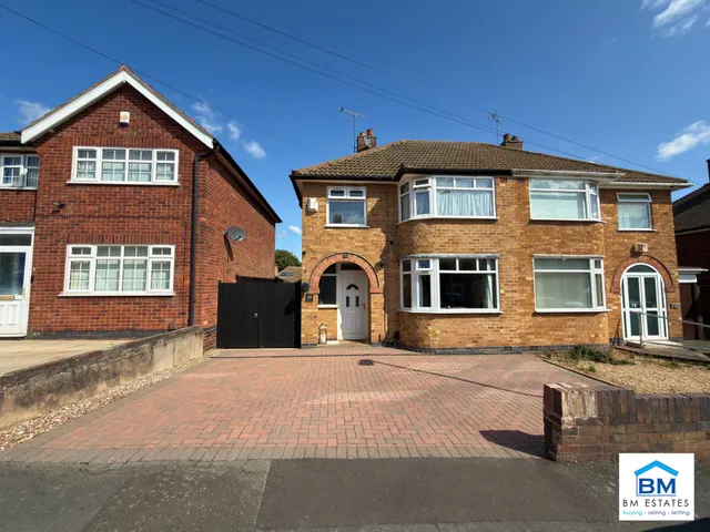 Ryegate Crescent, Birstall, LE4 3HN, photo 1