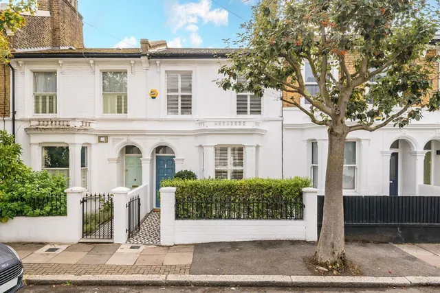 Kenilford Road, SW12, photo 1