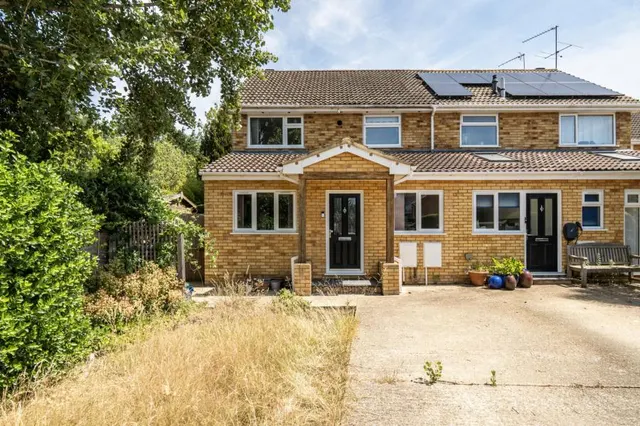 Minstead Drive, Yateley, GU46, photo 1