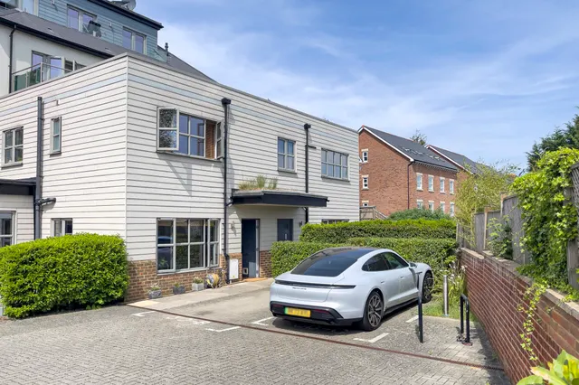 Photo 2 — Somerset Road, Tunbridge Wells, Kent, TN4 9PR