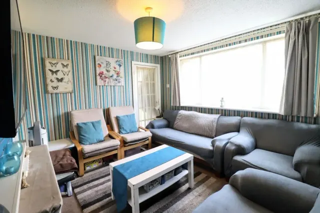 Photo 2 — Westminster Drive, Bletchley, Milton Keynes, Buckinghamshire, MK3 6LG
