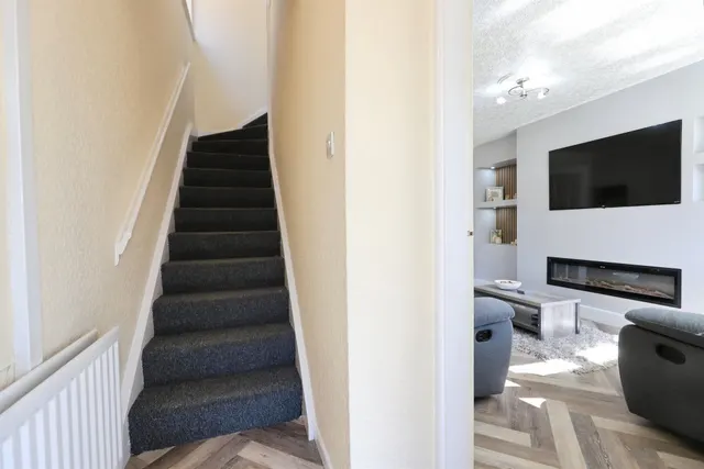 Kemsey Drive, Bilston, WV14, photo 2