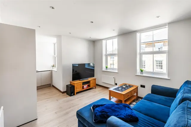 Bridge Street, Leatherhead, KT22, photo 2