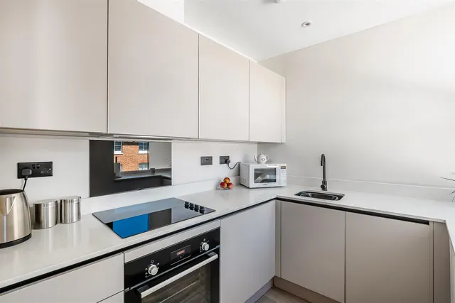 Bridge Street, Leatherhead, KT22, photo 3