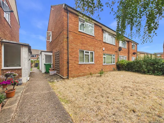 Langley, Berkshire, photo 1