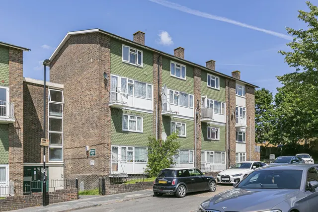 Frensham Drive, New Addington, photo 1