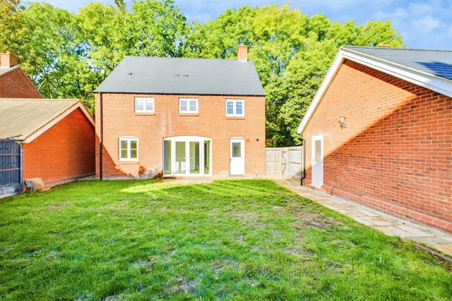 Bath Meadow, Towcester, NN12, photo 3