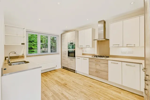 Bath Meadow, Towcester, NN12, photo 2