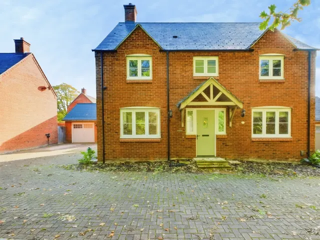 Bath Meadow, Towcester, NN12, photo 1