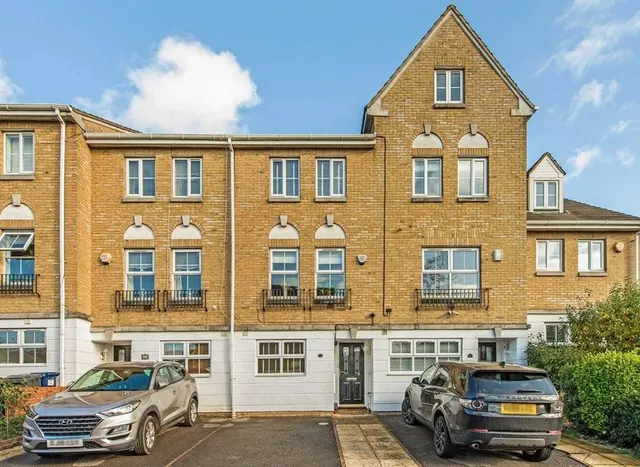 Halton Close, New Southgate, N11, photo 1